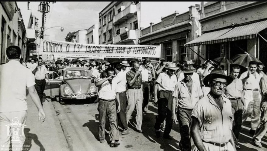 Leia mais sobre o artigo Como 13º salário surgiu de greve geral após vitória do Brasil na Copa de 1962